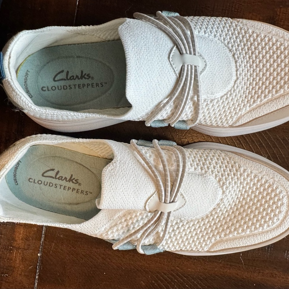 Clarks Cloudsteppers Cream Knit Sneakers